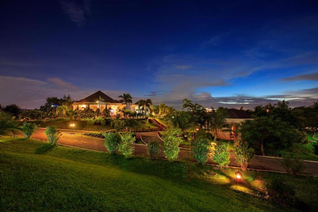 Hotel Max Nay Pyi Taw Naypyidaw Buitenkant foto