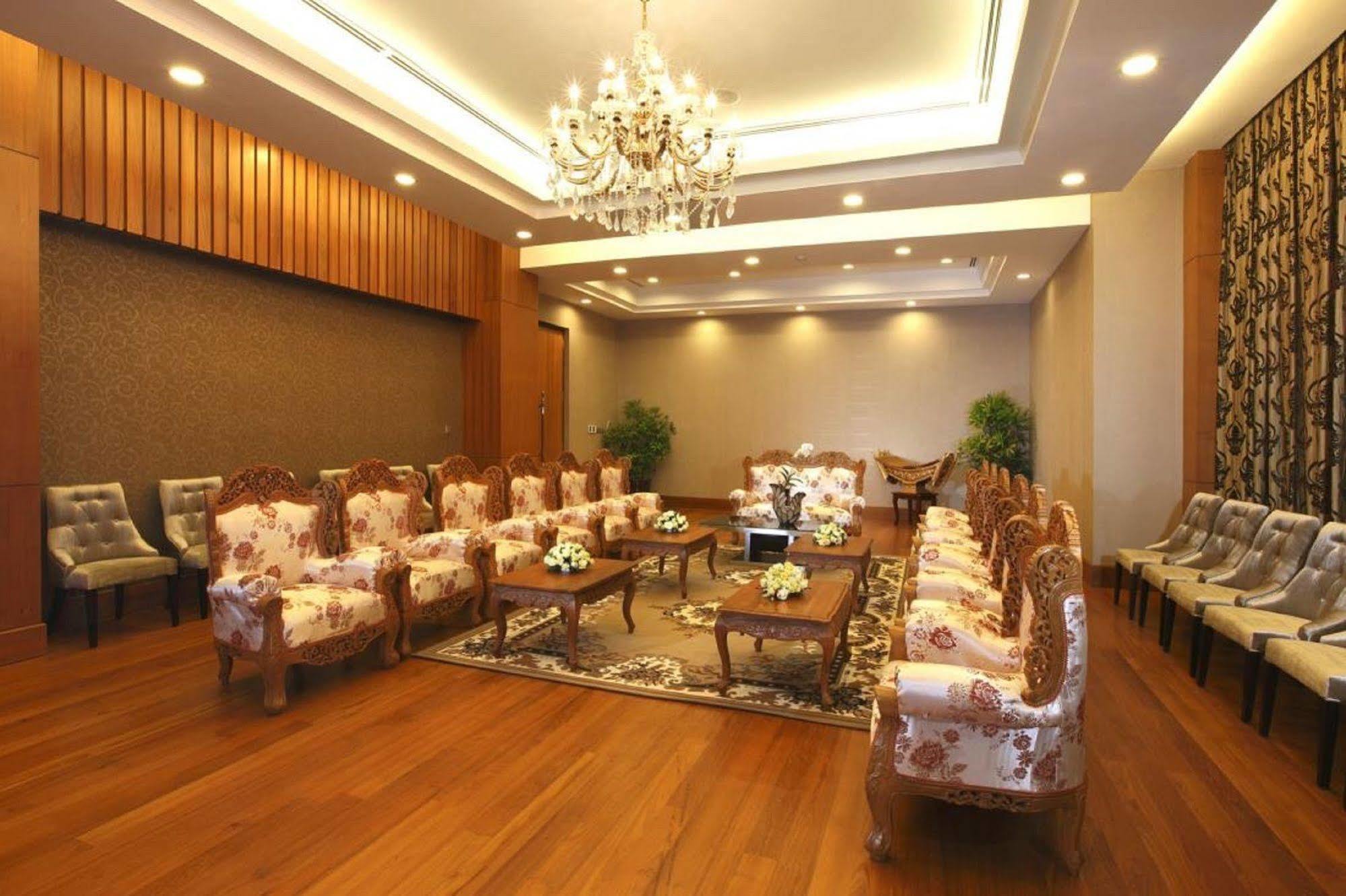 Hotel Max Nay Pyi Taw Naypyidaw Buitenkant foto